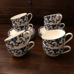 Set of 8 cups and saucers